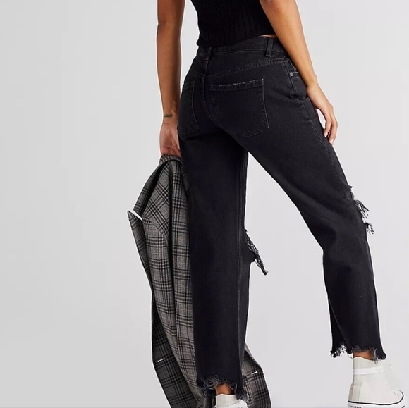 We the free Maggie Button fly Mid rise black  distressed Boho jeans Size 31 - Picture 3 of 9